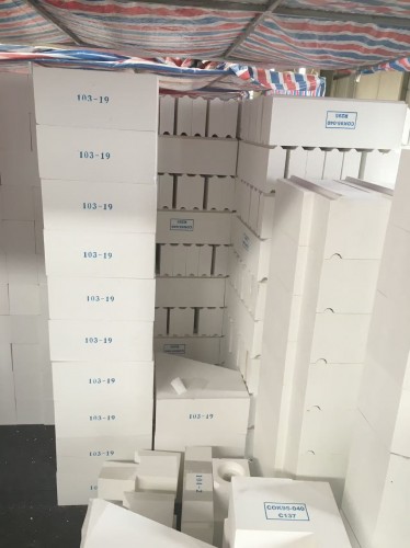 Zero expansion silica brick