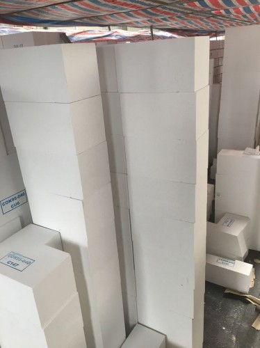 Zero expansion silica brick