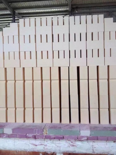 Corundum mullite bricks