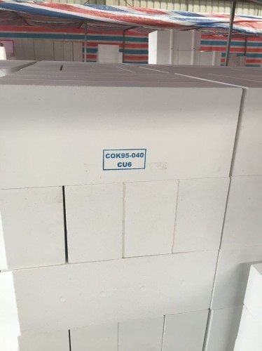 Zero expansion silica brick
