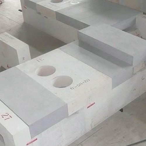 Sillimanite brick