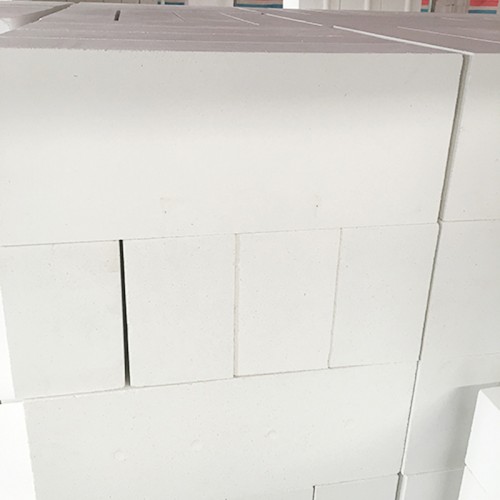 Zero expansion silica brick