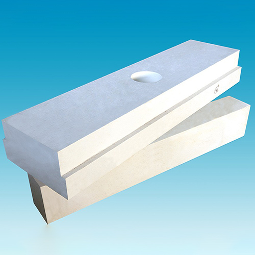 Sillimanite brick